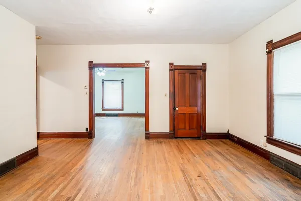 $750 | 805 Pine Street, Halstead, KS 67056