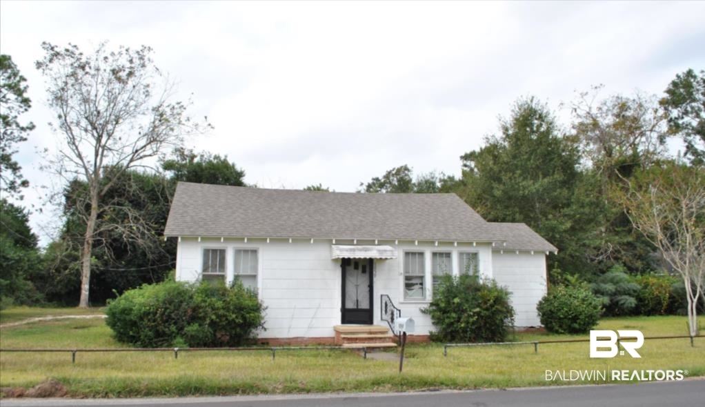 1059 Alabama Street Loxley, AL 36551 - Photo 3 of 12 Single story home with a front lawn