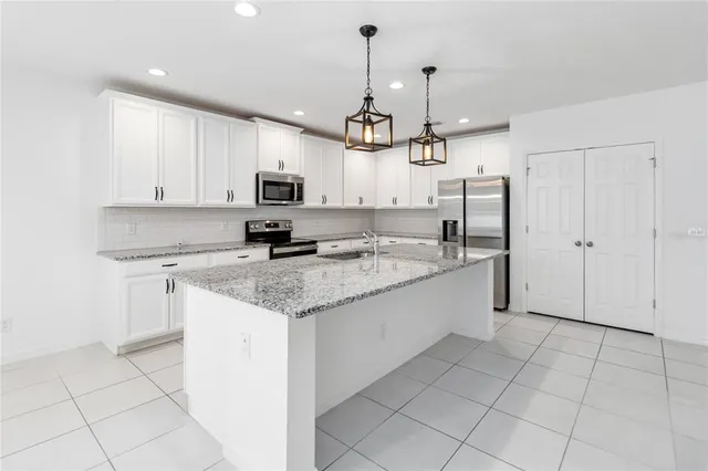 $2,350 | 928 Avenal Lane, Davenport, FL 33837