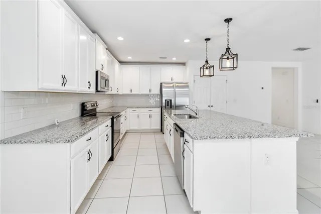 $2,350 | 928 Avenal Lane, Davenport, FL 33837