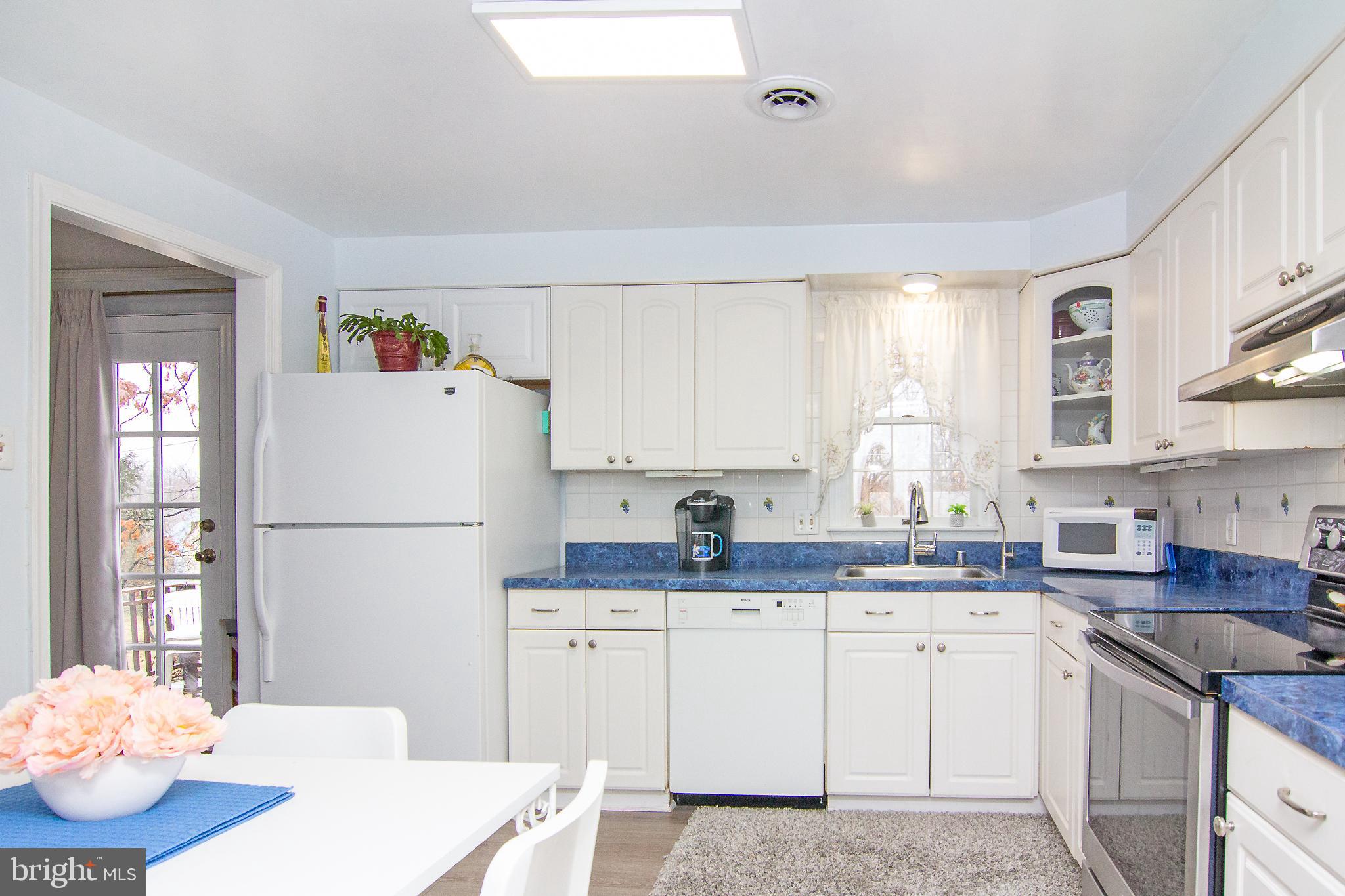 8124 Conduit Road Baltimore, MD 21234 - Photo 12 of 30 ENJOY COOKING IN THIS SPACIOUS KITCHEN