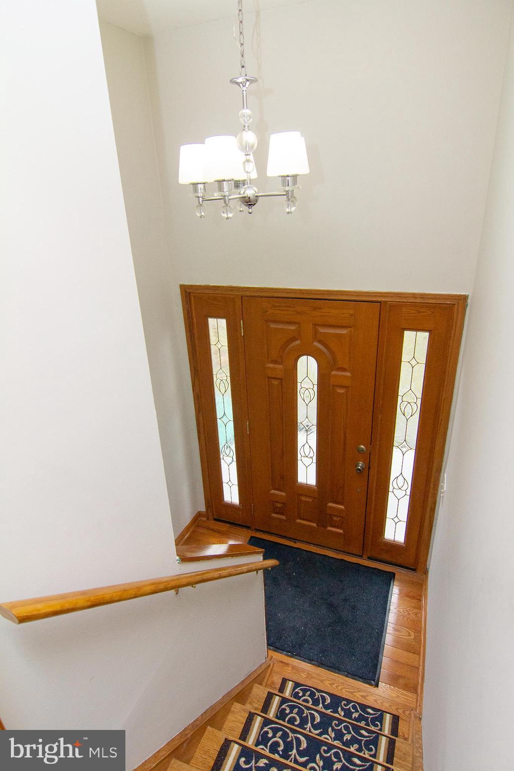 8124 Conduit Road Baltimore, MD 21234 - Photo 4 of 30 FOYER/ENTRANCE