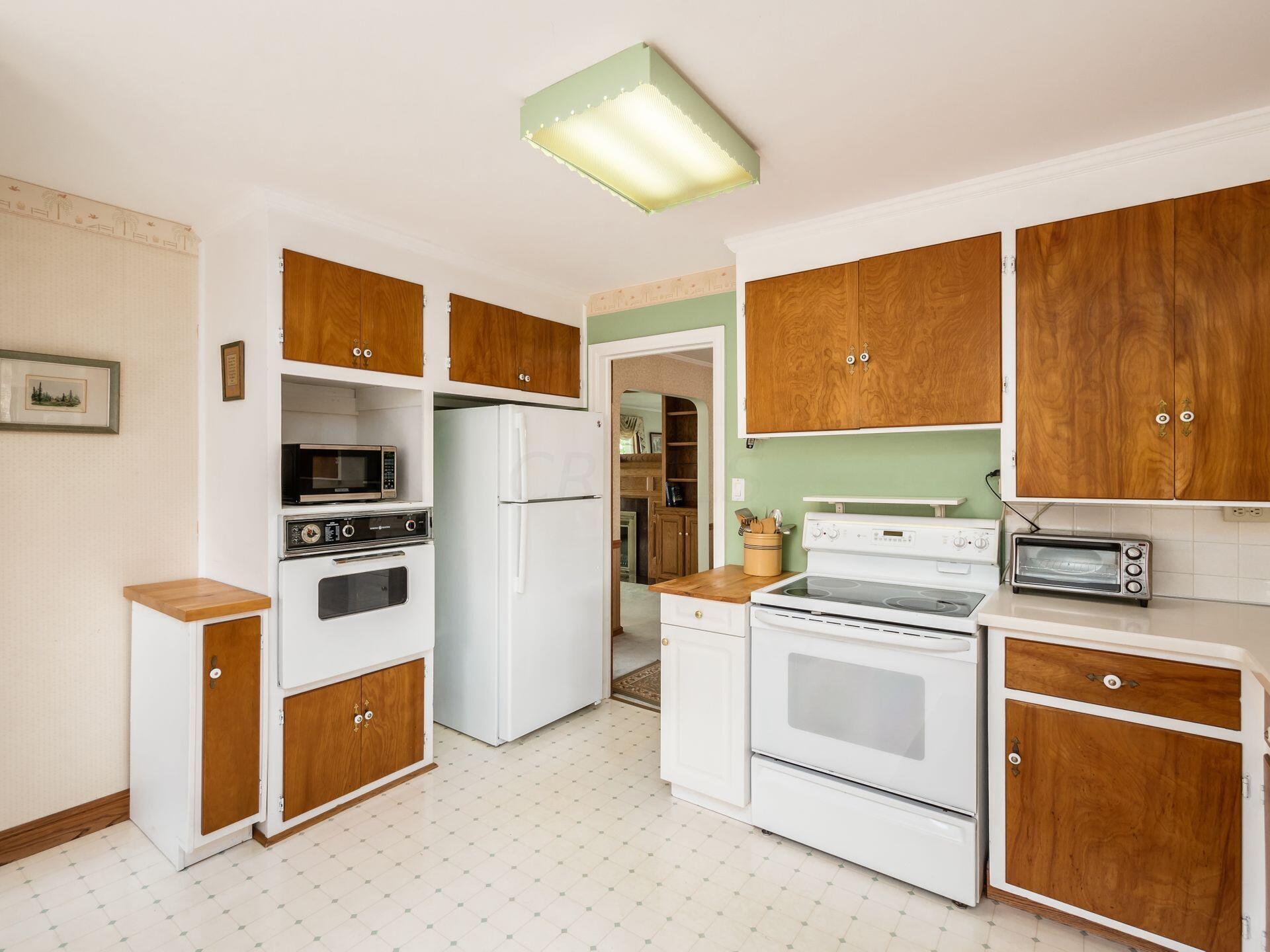 2385 McCoy Road Columbus, OH 43220 - Photo 28 of 119 Spacious Kitchen