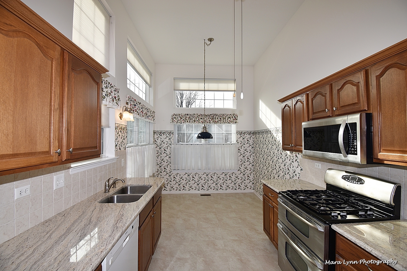 3202 Raphael Court St. Charles, IL 60175 - Photo 6 of 17