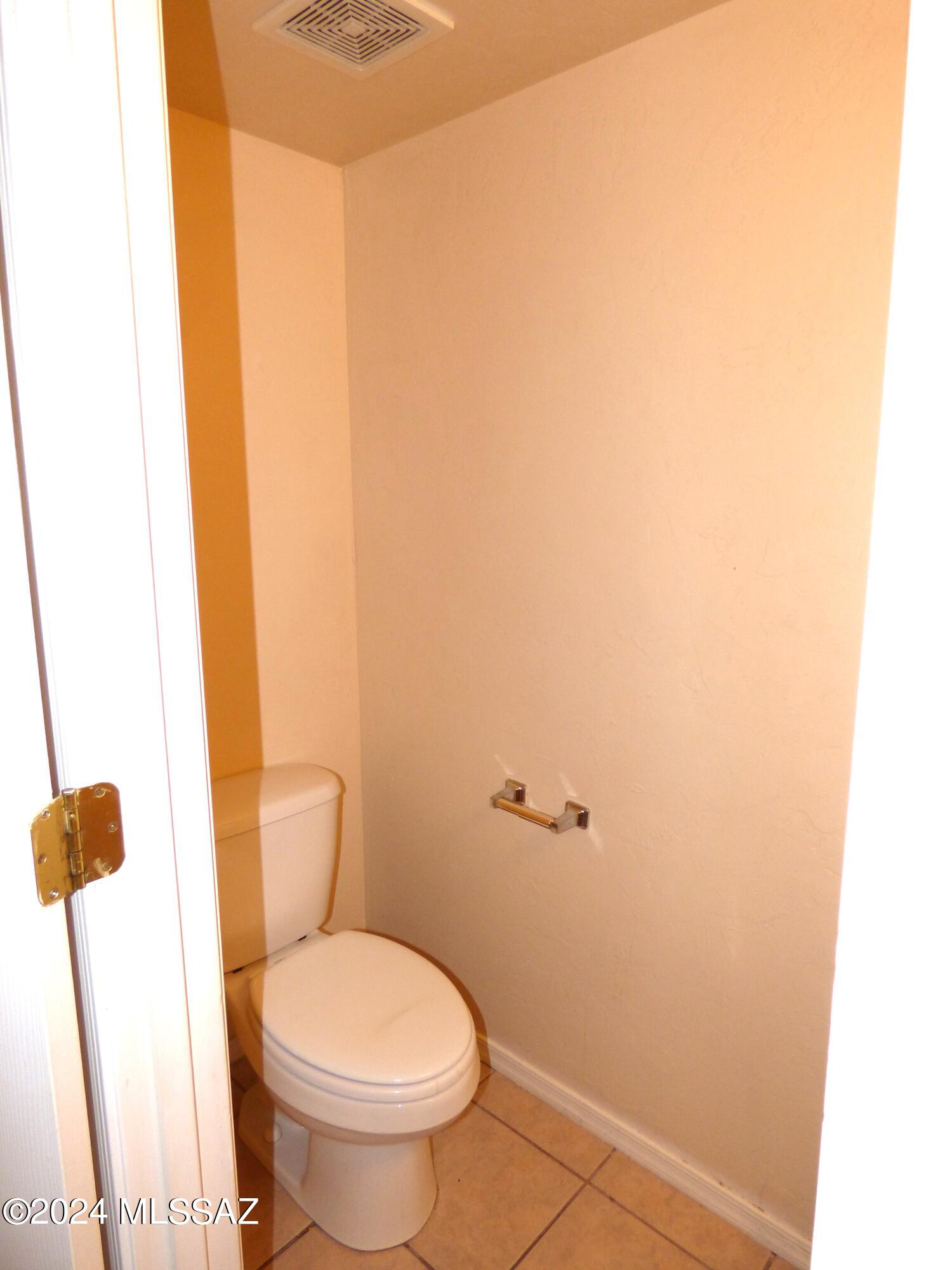 1077 North Riverside Drive, Unit 3 Tucson, AZ 85745 - Photo 10 of 22 P1070853
