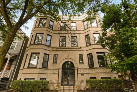 $3,200 | 3734 North Clifton Avenue, Unit 2, Chicago, IL 60613