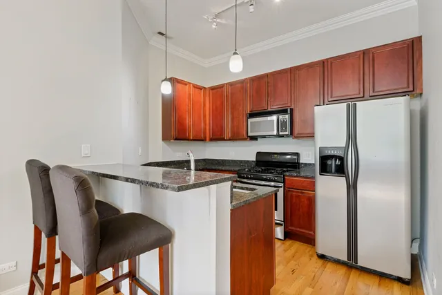 $3,200 | 3734 North Clifton Avenue, Unit 2, Chicago, IL 60613