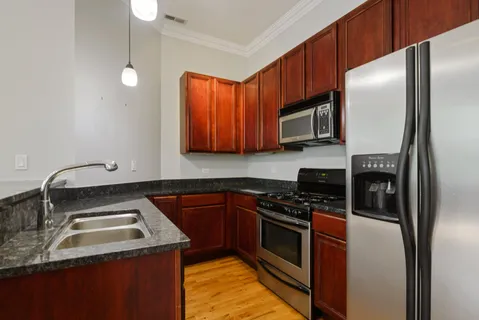 $3,200 | 3734 North Clifton Avenue, Unit 2, Chicago, IL 60613