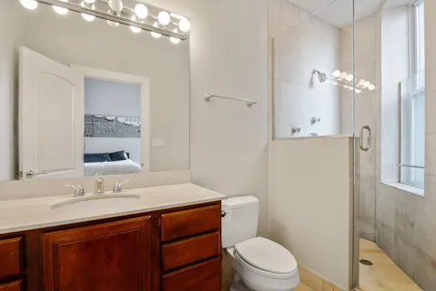 $3,200 | 3734 North Clifton Avenue, Unit 2, Chicago, IL 60613