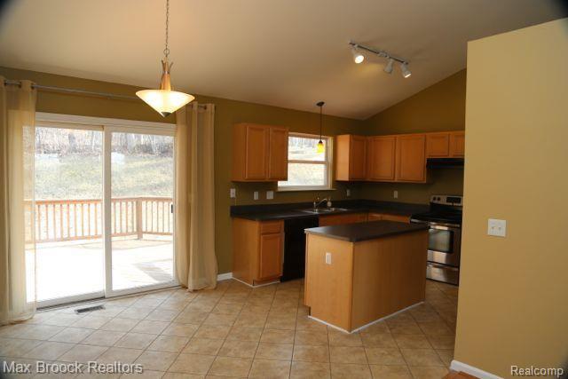 114 Eagle Ridge Road Lake Orion, MI 48360 - Photo 9 of 29 0C2A6692.jpg