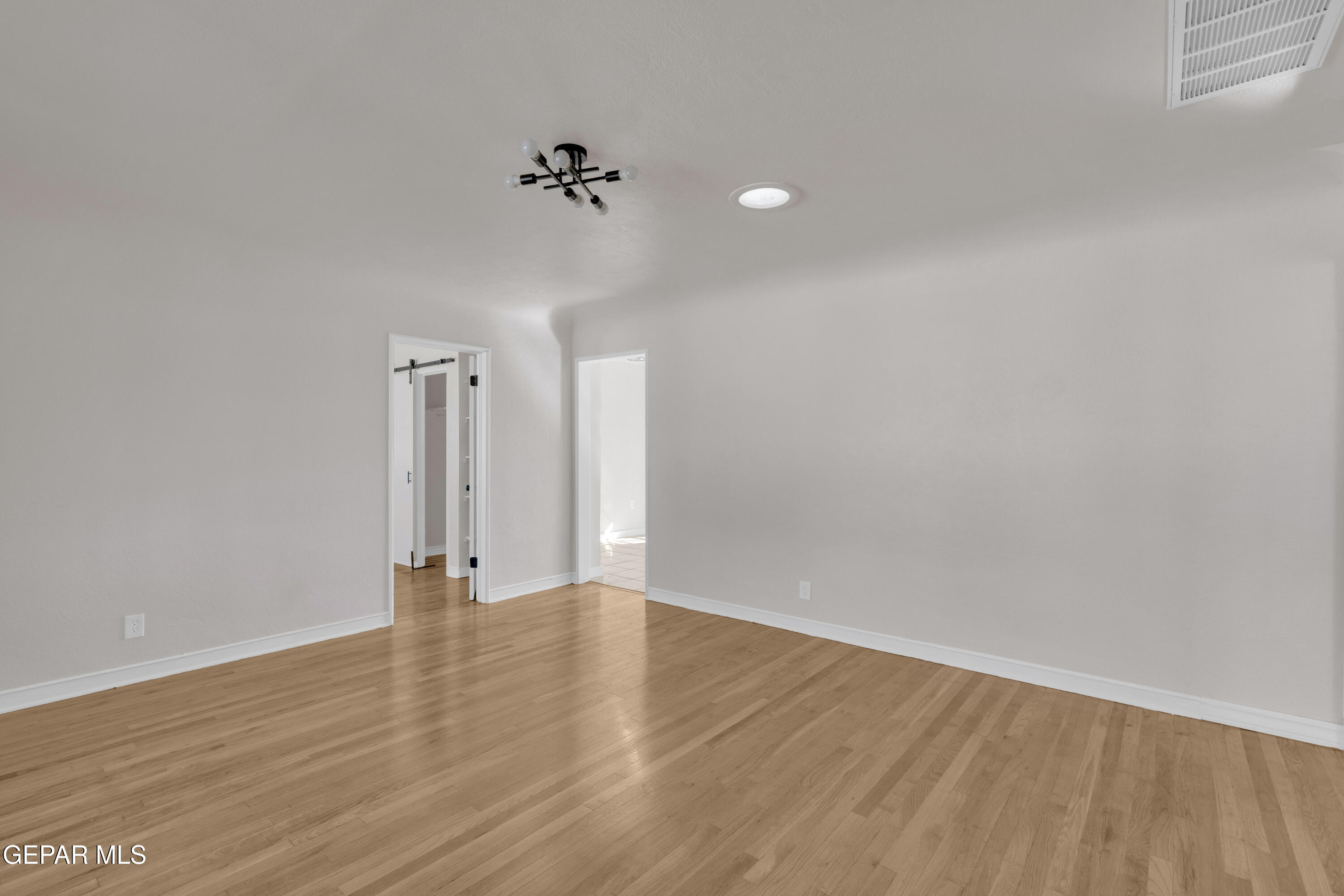 7718 Parral Drive El Paso, TX 79915 - Photo 4 of 30 2 (1)