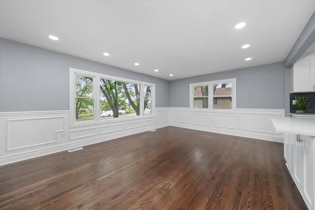 $419,900 | 9624 West Shore Drive, Oak Lawn, IL 60453