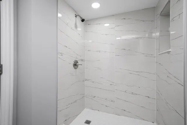 $419,900 | 9624 West Shore Drive, Oak Lawn, IL 60453