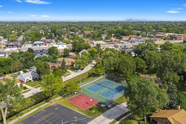 $419,900 | 9624 West Shore Drive, Oak Lawn, IL 60453