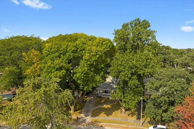 $419,900 | 9624 West Shore Drive, Oak Lawn, IL 60453