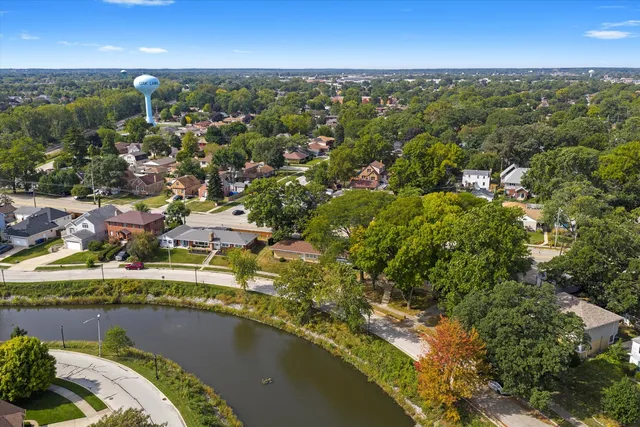 $419,900 | 9624 West Shore Drive, Oak Lawn, IL 60453