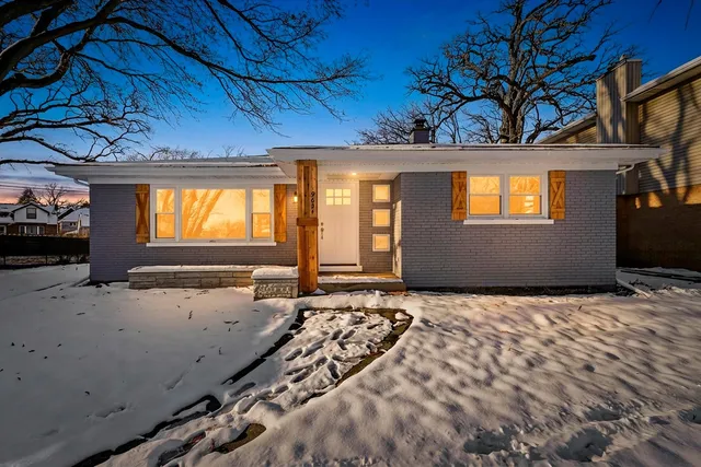$419,900 | 9624 West Shore Drive, Oak Lawn, IL 60453