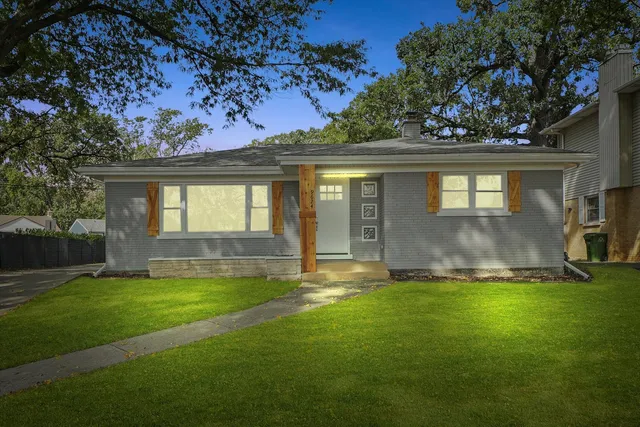 $419,900 | 9624 West Shore Drive, Oak Lawn, IL 60453
