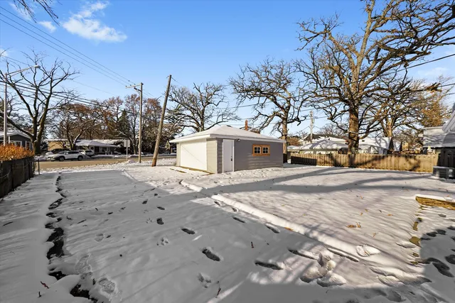 $419,900 | 9624 West Shore Drive, Oak Lawn, IL 60453