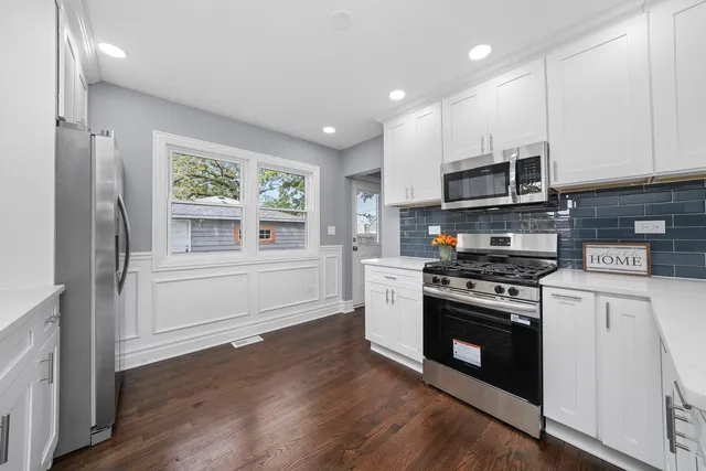 $419,900 | 9624 West Shore Drive, Oak Lawn, IL 60453