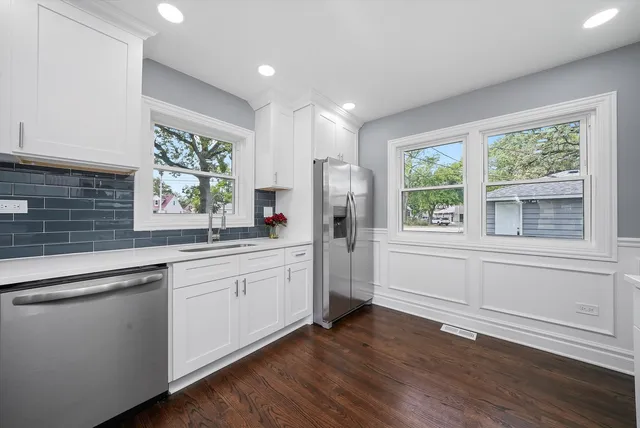 $419,900 | 9624 West Shore Drive, Oak Lawn, IL 60453