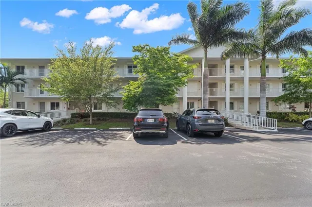 $4,000 | 3001 Sandpiper Bay Circle, Unit B103, Naples, FL 34112