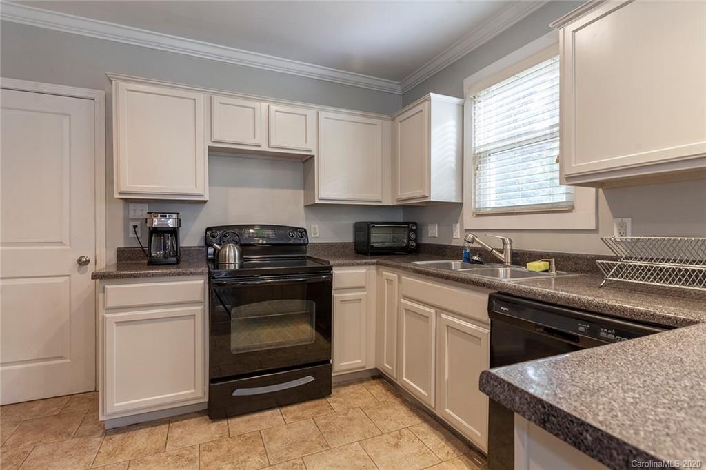 1404 Effingham Road Charlotte, NC 28208 - Photo 14 of 33
