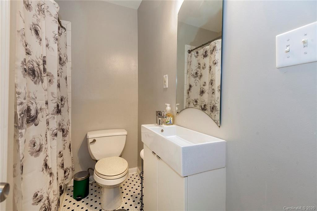 1404 Effingham Road Charlotte, NC 28208 - Photo 18 of 33