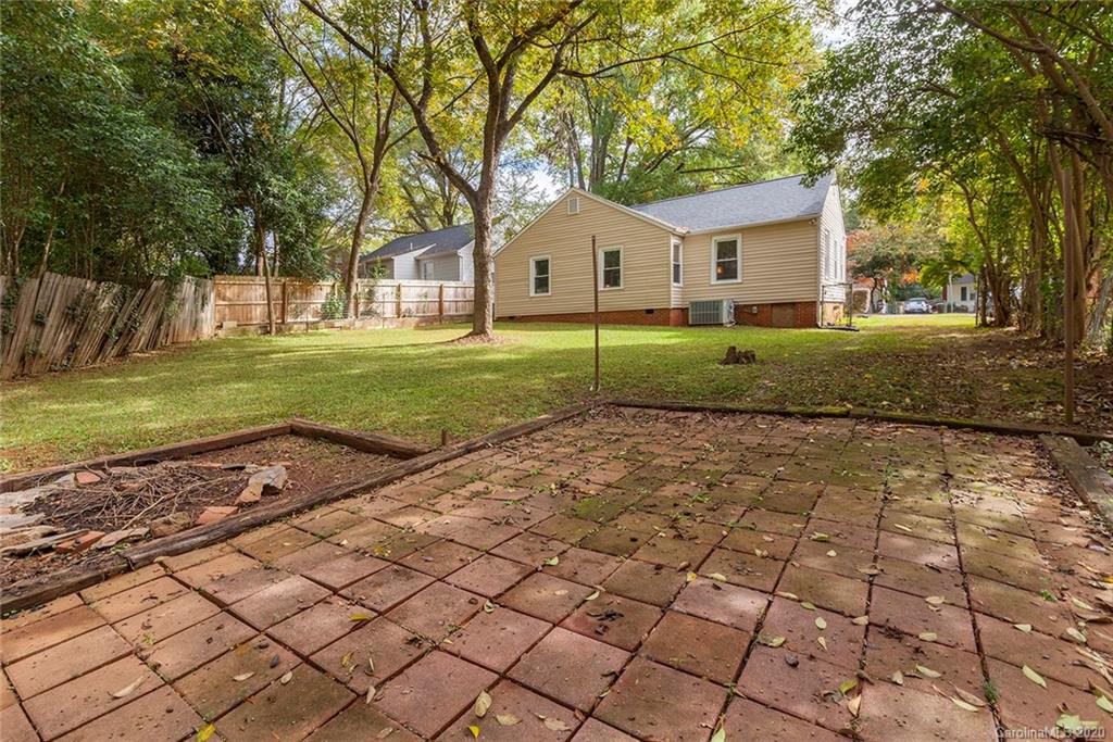 1404 Effingham Road Charlotte, NC 28208 - Photo 32 of 33