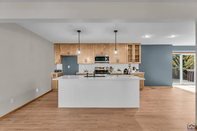 $369,900 | 6445 Southwest 21st Terrace, Topeka, KS 66614