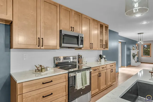 $369,900 | 6445 Southwest 21st Terrace, Topeka, KS 66614