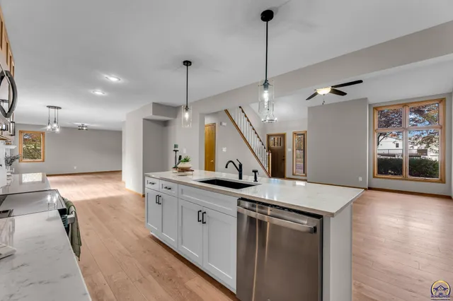 $369,900 | 6445 Southwest 21st Terrace, Topeka, KS 66614