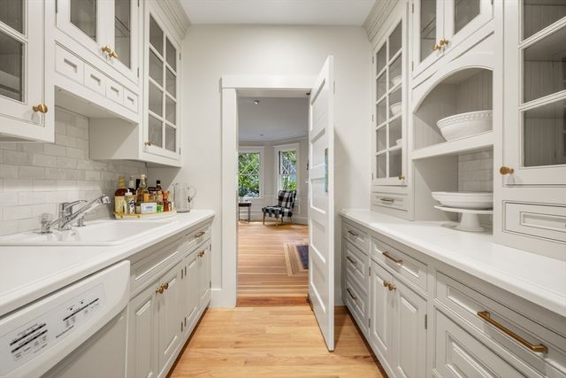 a spacious en suite bathroom with a double vanity sink and mirror