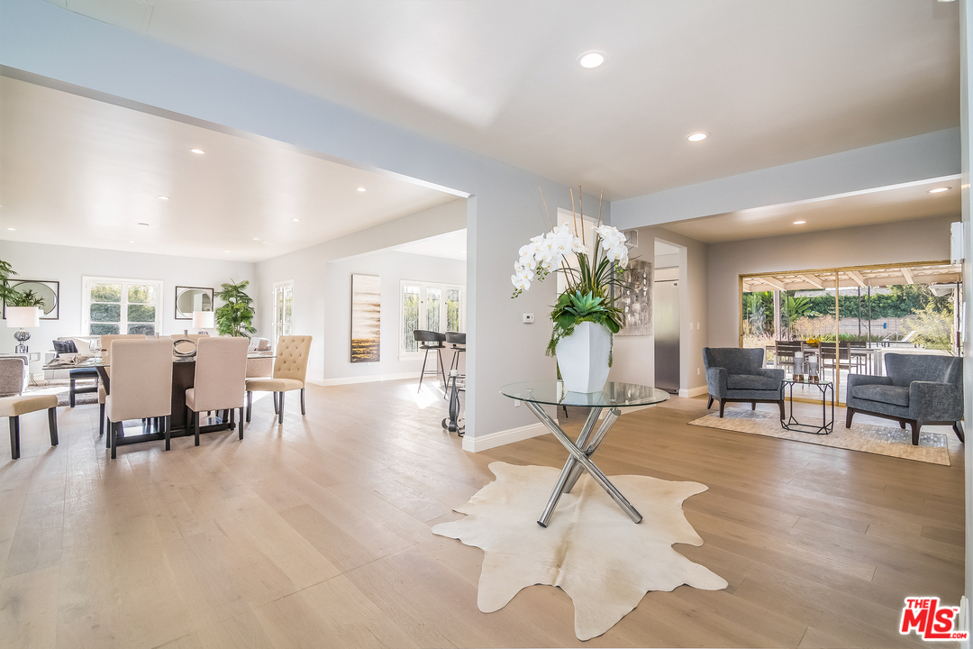 285 South Muirfield Road Los Angeles, CA 90004 - Photo 11 of 53