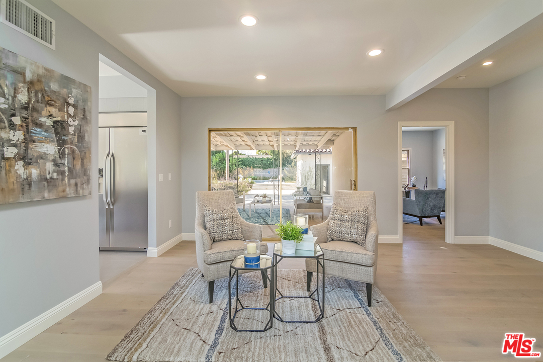 285 South Muirfield Road Los Angeles, CA 90004 - Photo 12 of 53