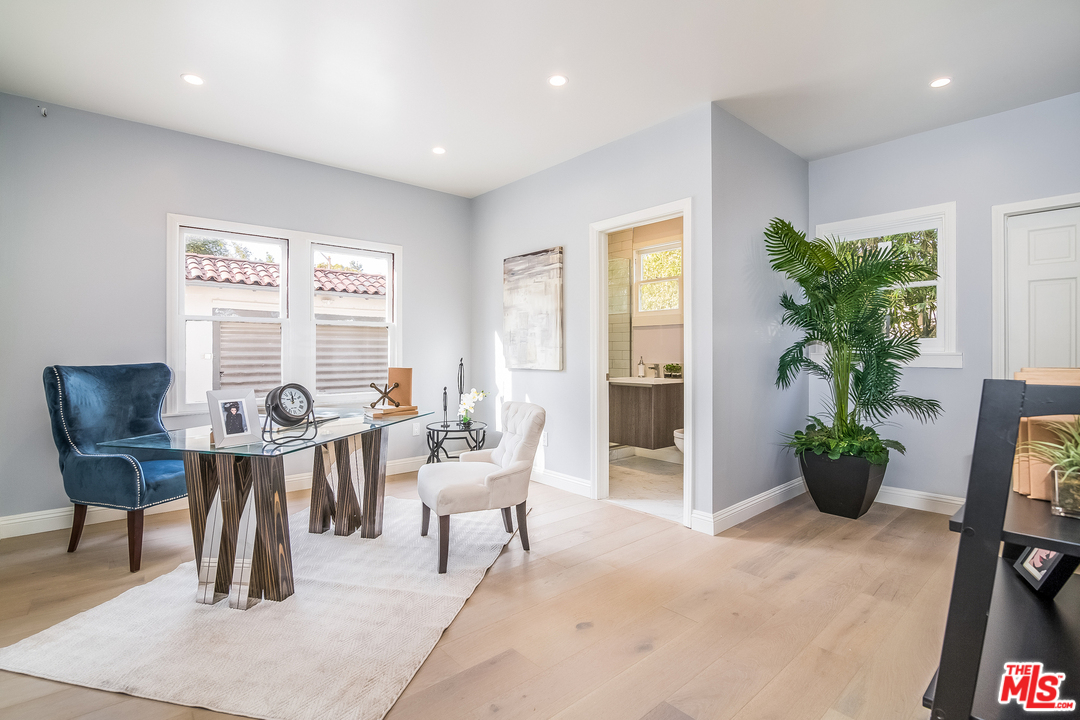 285 South Muirfield Road Los Angeles, CA 90004 - Photo 13 of 53