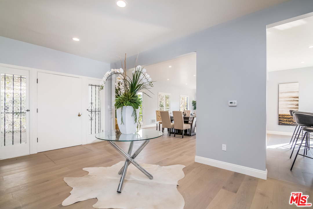 285 South Muirfield Road Los Angeles, CA 90004 - Photo 15 of 53