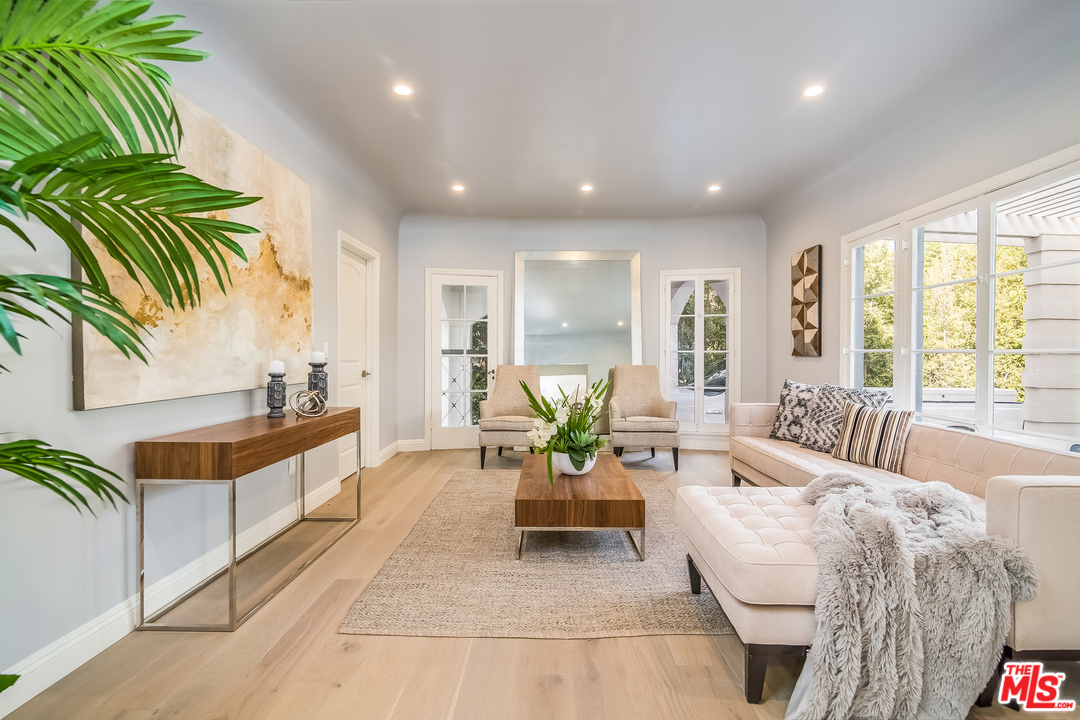 285 South Muirfield Road Los Angeles, CA 90004 - Photo 16 of 53