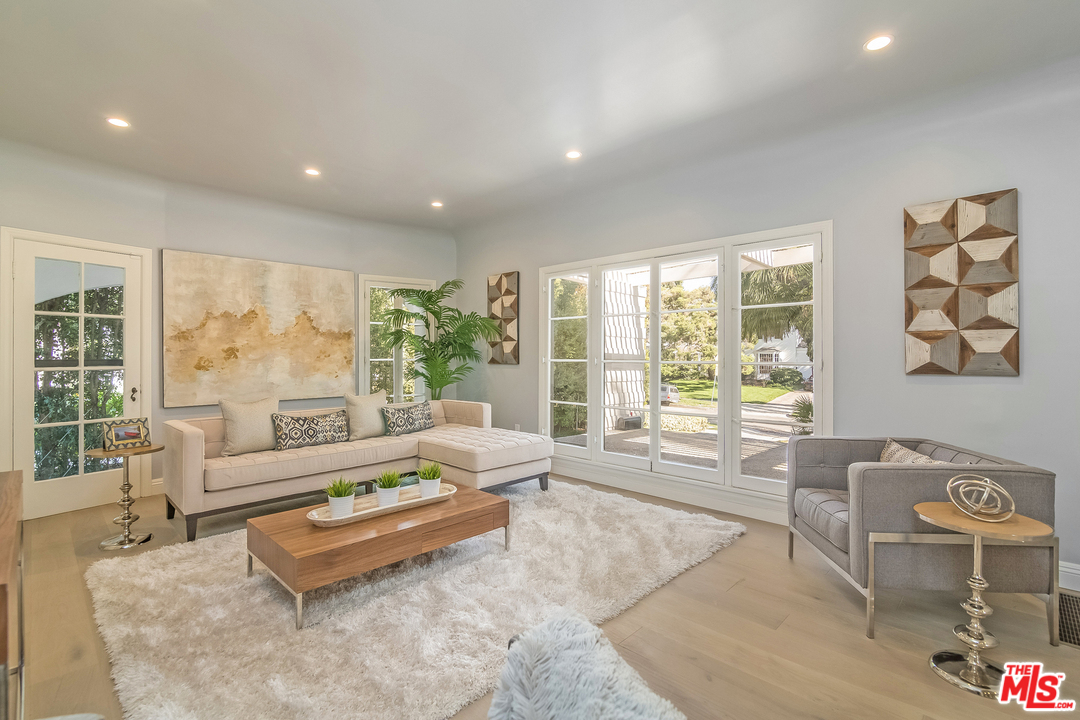 285 South Muirfield Road Los Angeles, CA 90004 - Photo 17 of 53