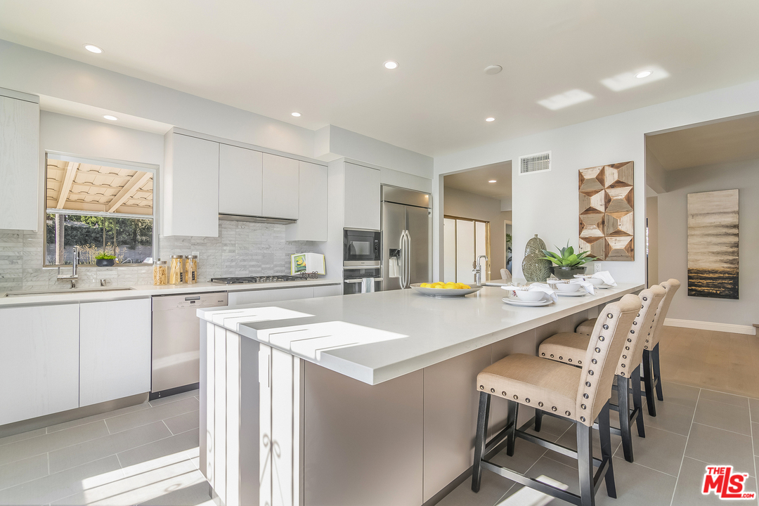 285 South Muirfield Road Los Angeles, CA 90004 - Photo 26 of 53