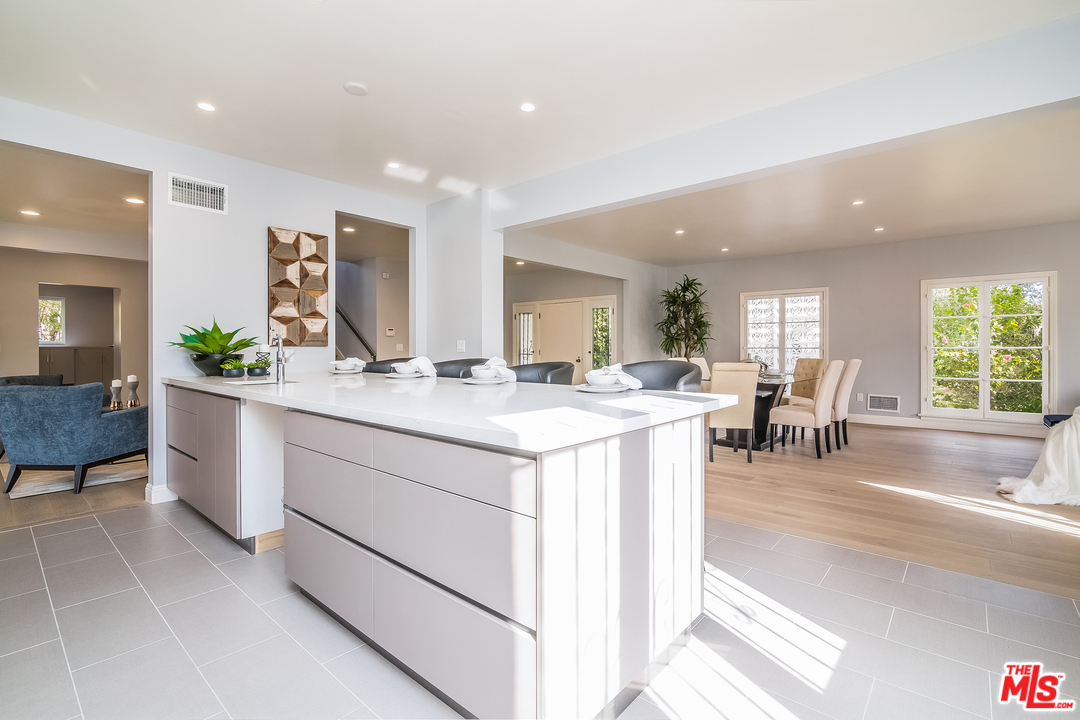 285 South Muirfield Road Los Angeles, CA 90004 - Photo 27 of 53