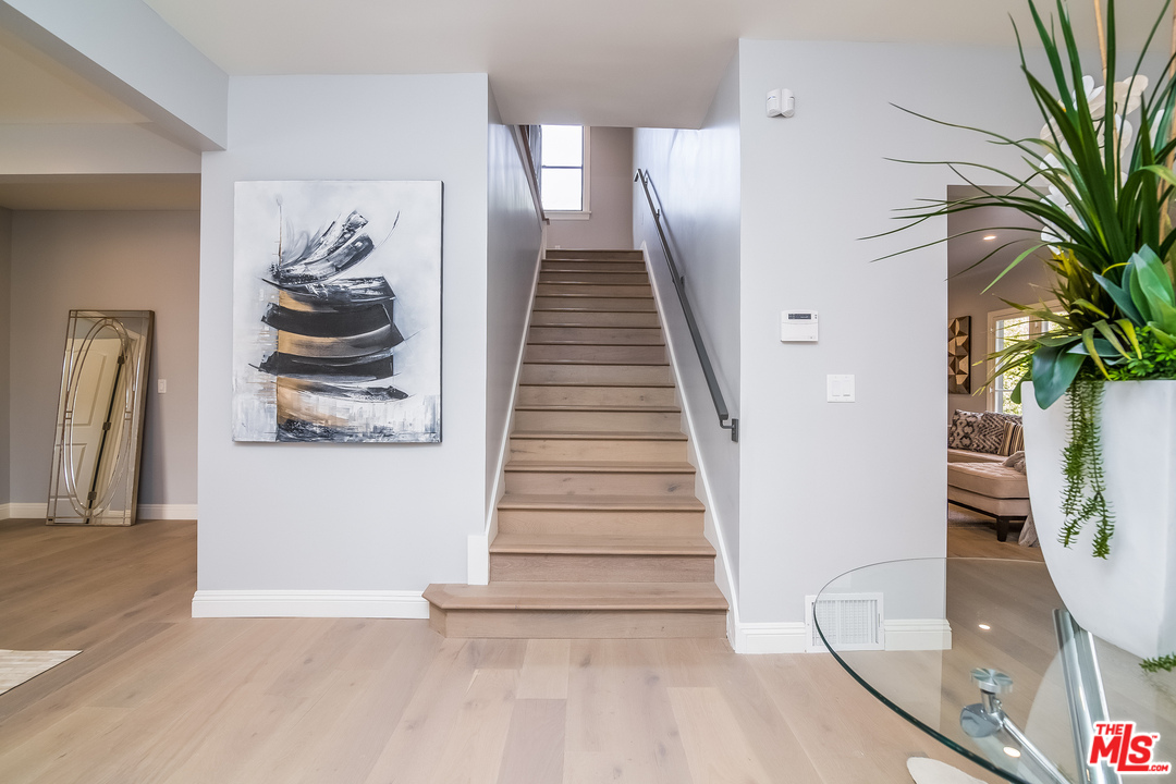 285 South Muirfield Road Los Angeles, CA 90004 - Photo 30 of 53