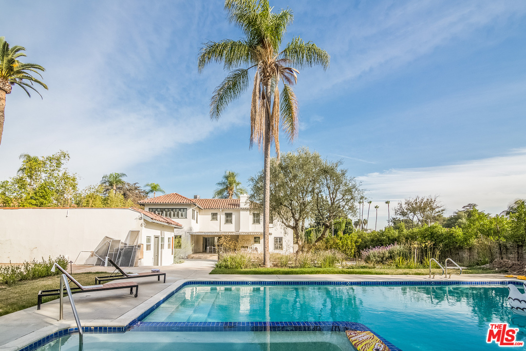 285 South Muirfield Road Los Angeles, CA 90004 - Photo 4 of 53