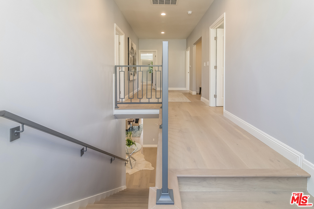 285 South Muirfield Road Los Angeles, CA 90004 - Photo 31 of 53