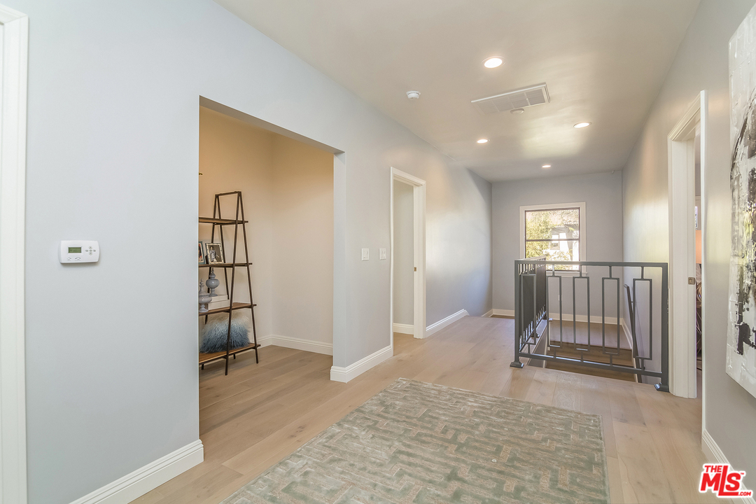 285 South Muirfield Road Los Angeles, CA 90004 - Photo 32 of 53