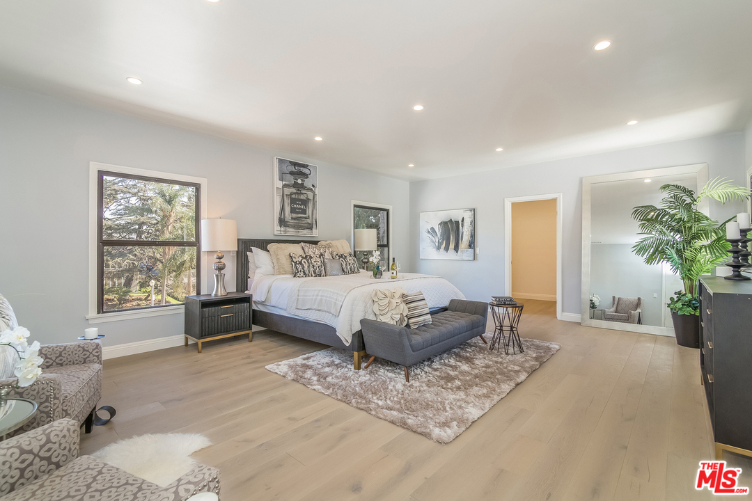 285 South Muirfield Road Los Angeles, CA 90004 - Photo 34 of 53