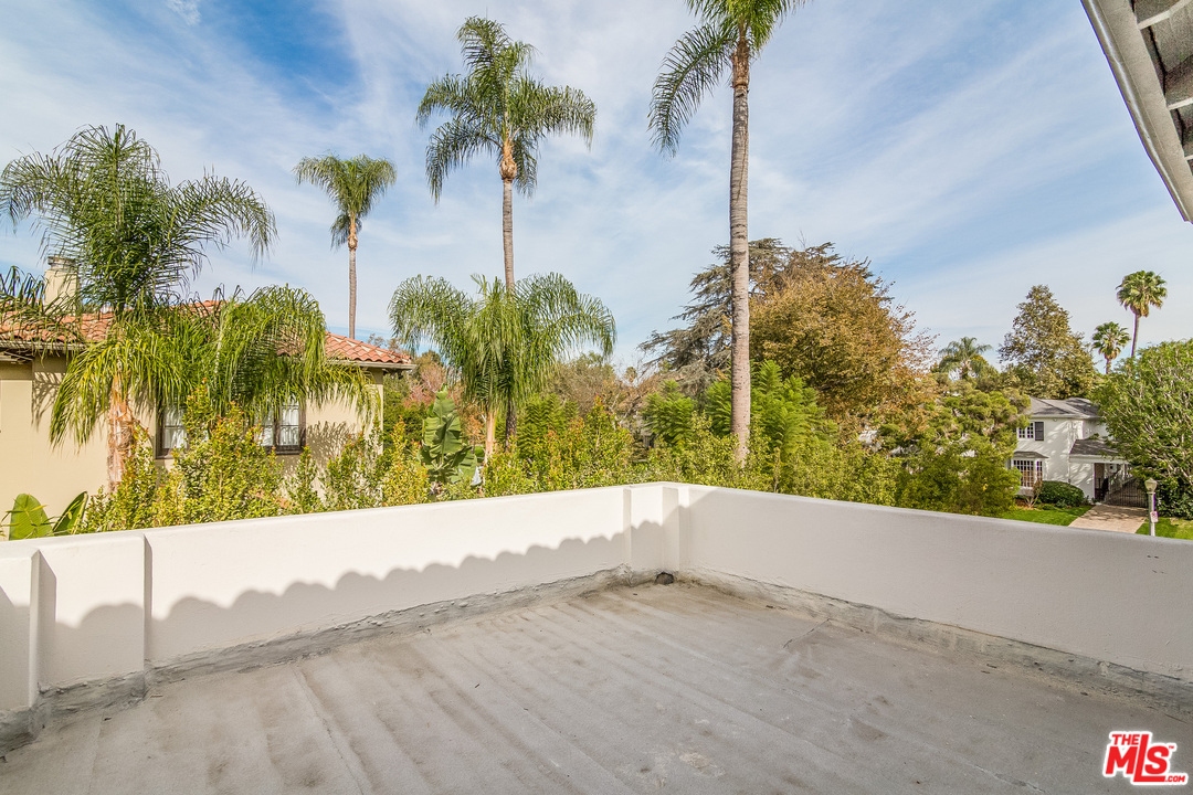 285 South Muirfield Road Los Angeles, CA 90004 - Photo 38 of 53