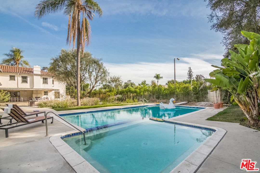 285 South Muirfield Road Los Angeles, CA 90004 - Photo 5 of 53