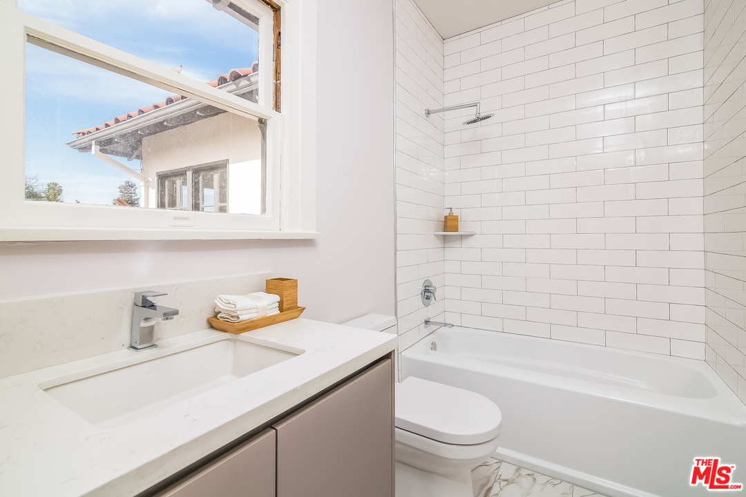 285 South Muirfield Road Los Angeles, CA 90004 - Photo 41 of 53