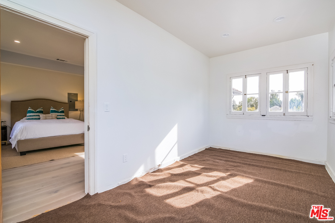 285 South Muirfield Road Los Angeles, CA 90004 - Photo 43 of 53